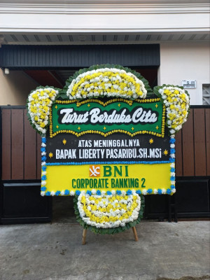 Papan Bunga Duka di Weru