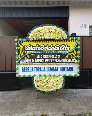 Papan Bunga Duka di Weru