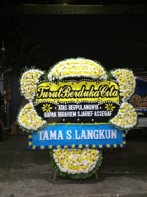 Papan Bunga Duka di Weru