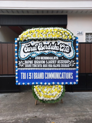 Papan Bunga Duka di Weru